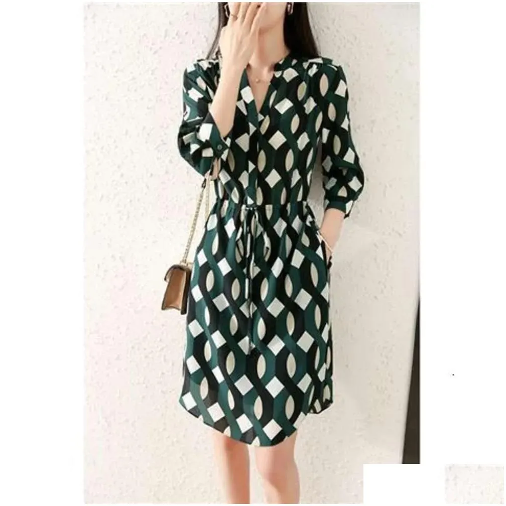 MaxMara High end Romantic Slim Temperament Drawstring Print V-Neck Waist Small Silkworm Silk Dress