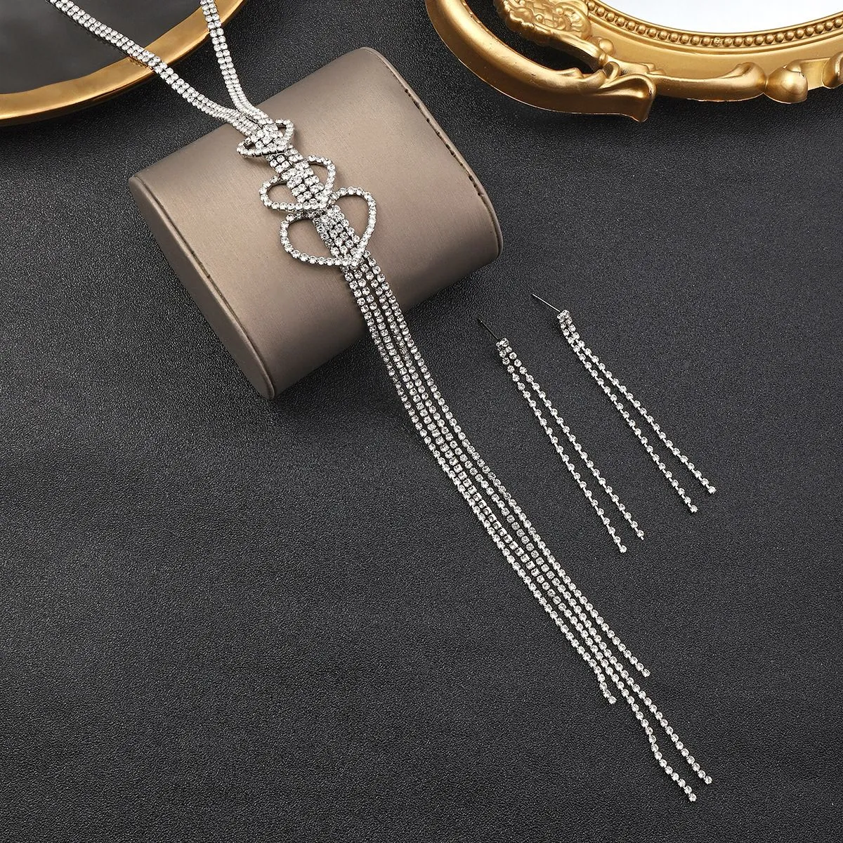 Two-piece diamond tassel necklace earrings Europe and the United States exaggerated luxury temperament clavicle chain high sense necklace jewelry