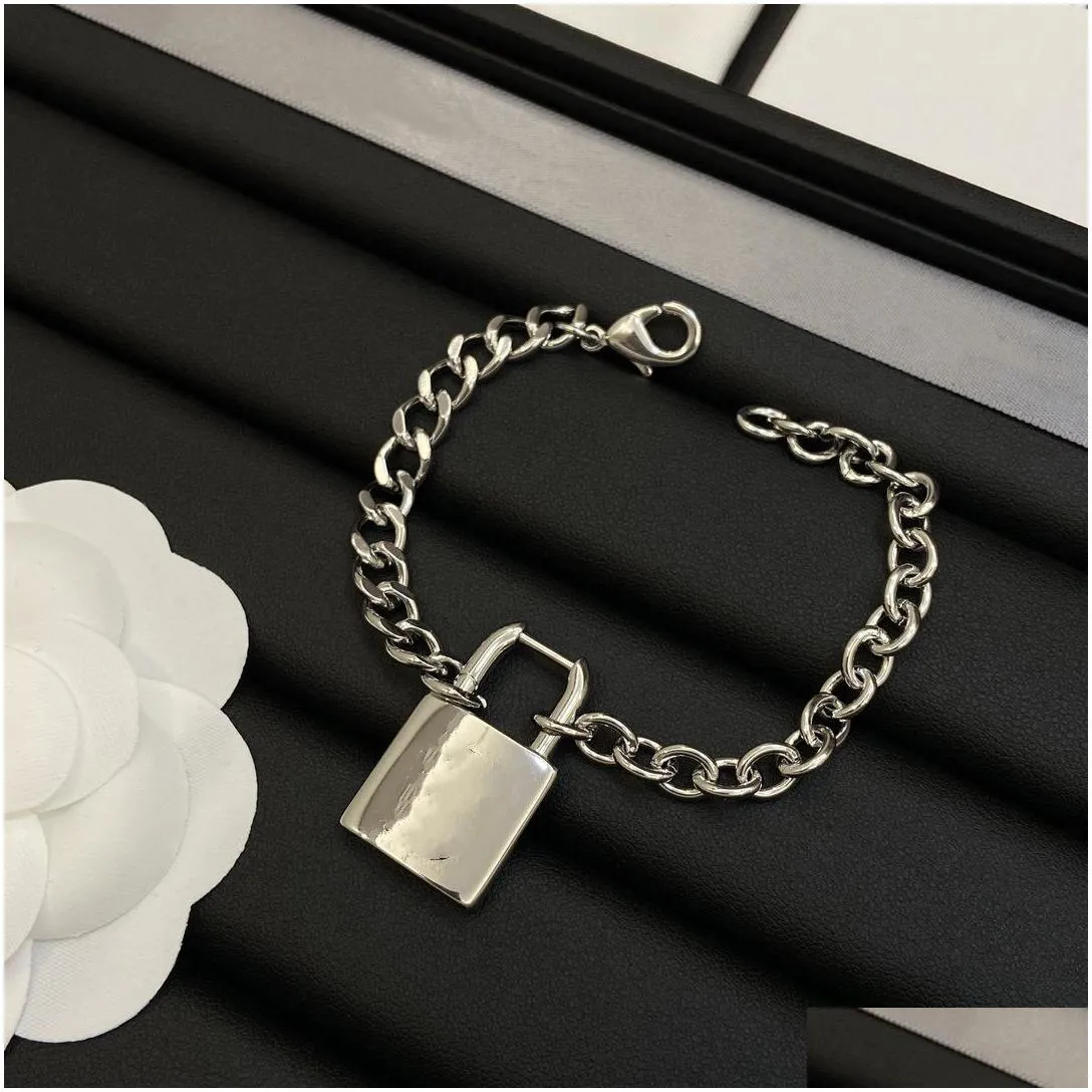 Luxury Classic Gold and Silver Lock Necklace Fashion Jewelry Letter B Necklace Pendant Wedding Pendant Necklace High Quality with Box