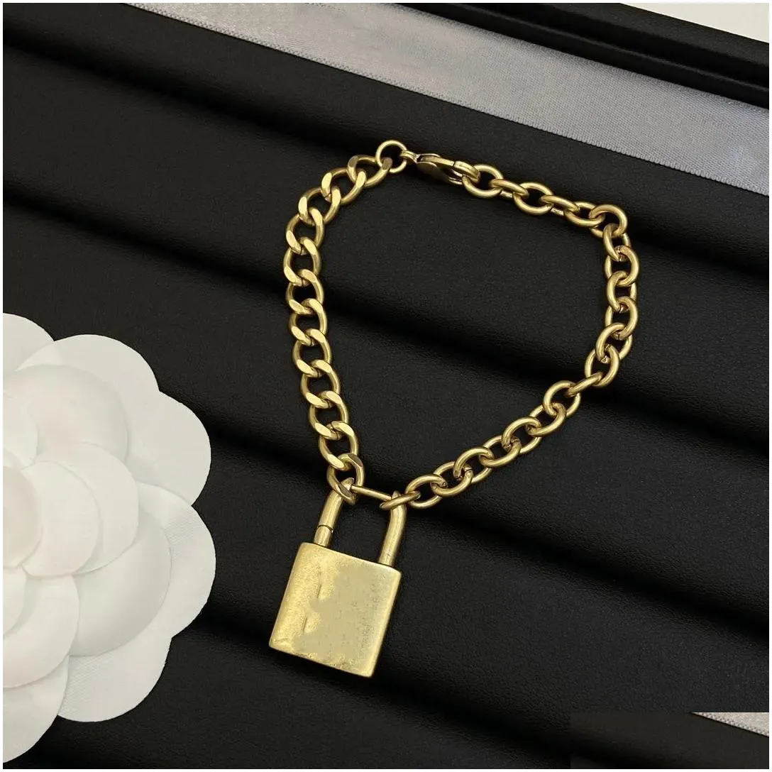 Luxury Classic Gold and Silver Lock Necklace Fashion Jewelry Letter B Necklace Pendant Wedding Pendant Necklace High Quality with Box