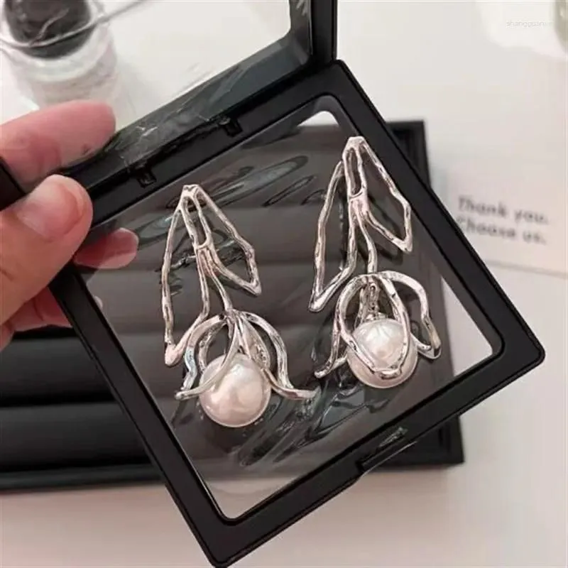 Dangle Earrings Exquisite Hollow Metal Flower Trendy Imitated Pearl Jewellery For Women Delicate Jewelry Romantic Earring