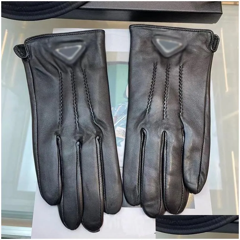 Winter Men Leather Gloves Designer Cashmere Fashion Glove High Grade Buckskin Gloves Fashion Classic Hardware Mens Outdoor Drive