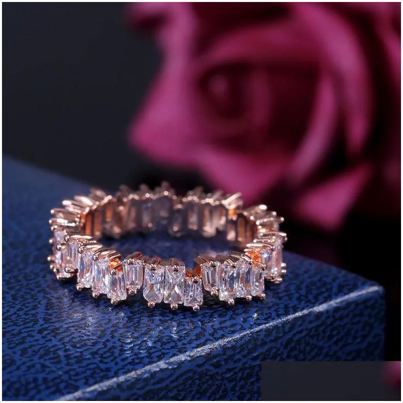 With Side Stones New Arrival Sparkling Diamond Engagement Ring Womens Elegant Irregar White Cubic Zirconia Paved Birthday Jewelry Gif Dhzws