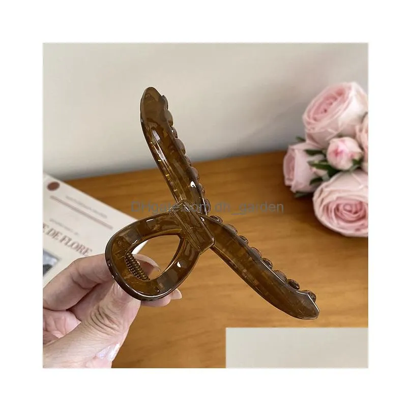 Clamps 2023 New Arrived 12.6Cm Oversized Ribbon Twisted Hollow Hair Claw Clips Fashion Plastic Jelly Color Shark Clip For D Dhgarden Dh2Si