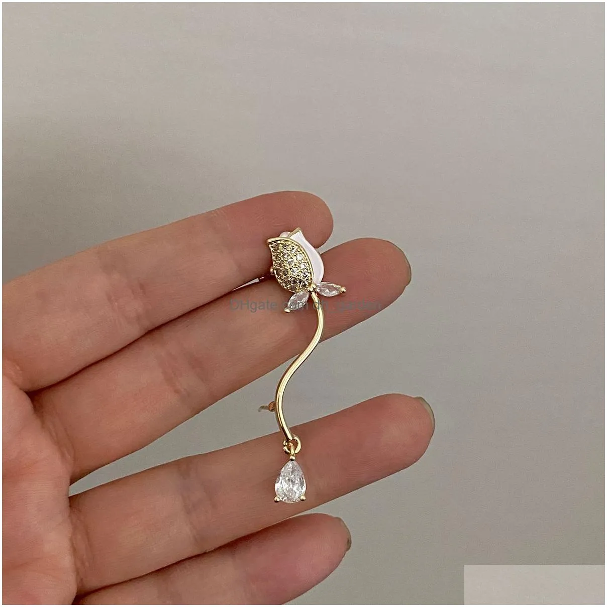 Ear Cuff 2022 New 1Pc Tip Flower Clip Pierced Earrings Female Luxury Chic Floral Korea Design Ins Drop Delivery Jewelry Dhgarden Dhcqm