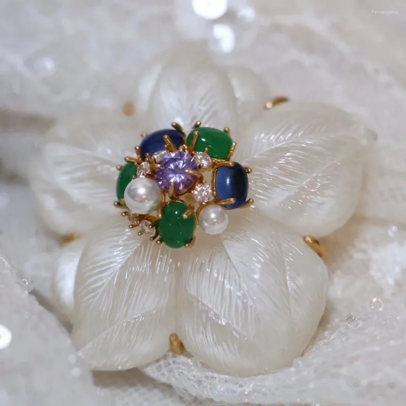 Brooches Elegant Fashion White Flower Pearly Zircon Women`s Brooch Pin Luxury Vintage Jewelry Accessory