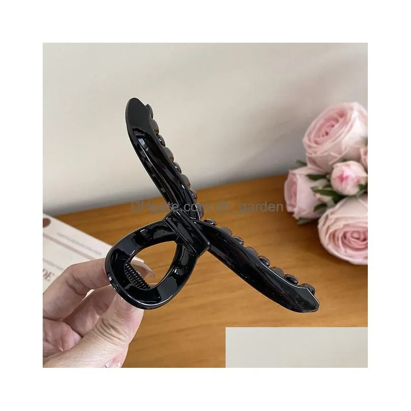 Clamps 2023 New Arrived 12.6Cm Oversized Ribbon Twisted Hollow Hair Claw Clips Fashion Plastic Jelly Color Shark Clip For D Dhgarden Dh2Si