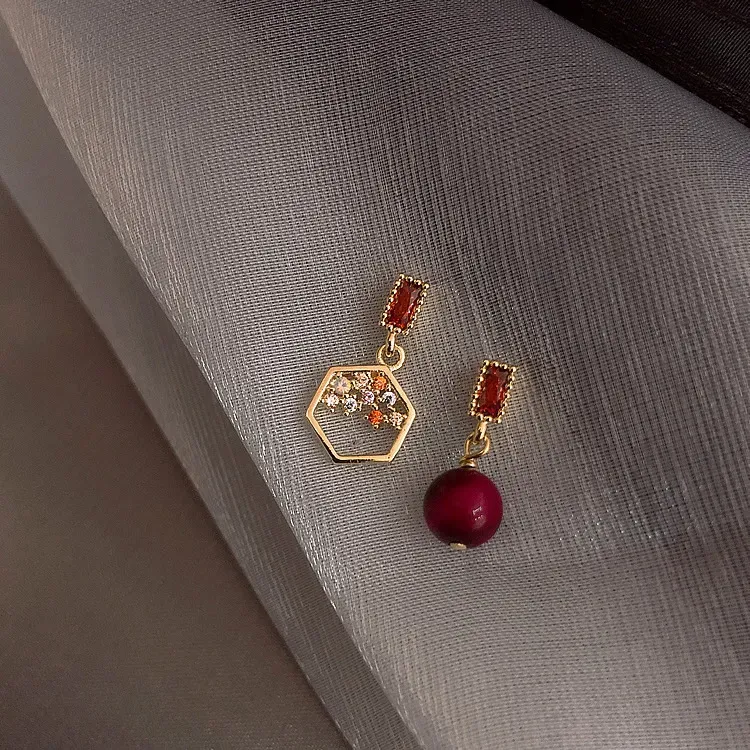 designerHoop Earrings Chinese Red Retro Trend Pendant Stud For Women Girls Pearl Asymmetry Dangle Ear Piercing Pendientes Jewelry