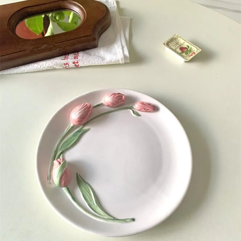 Plates Tulip Plate Three-Dimensional Relief Retro Style Ceramic Cake Dessert Fruit Kitchen Tableware Hand-Painted Dinner