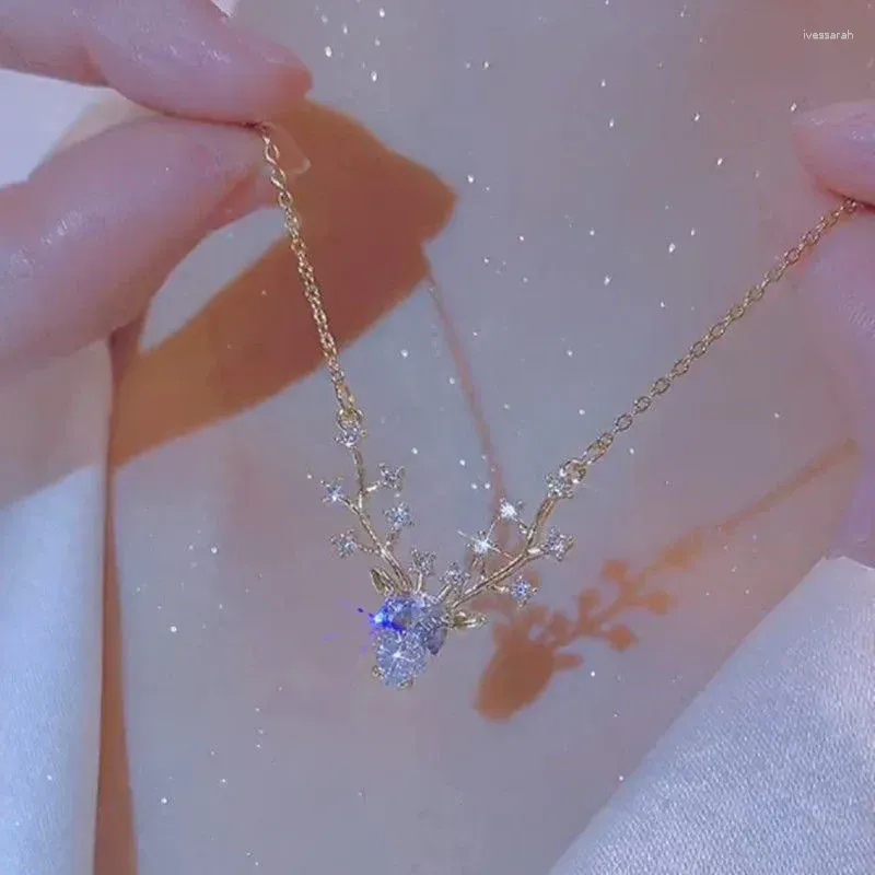 Chains Exquisite Shiny Crystal Zircon Elk Pendant Necklace For Women Luxury Golden Color Chain Girls Romantic Valentine`s Gift