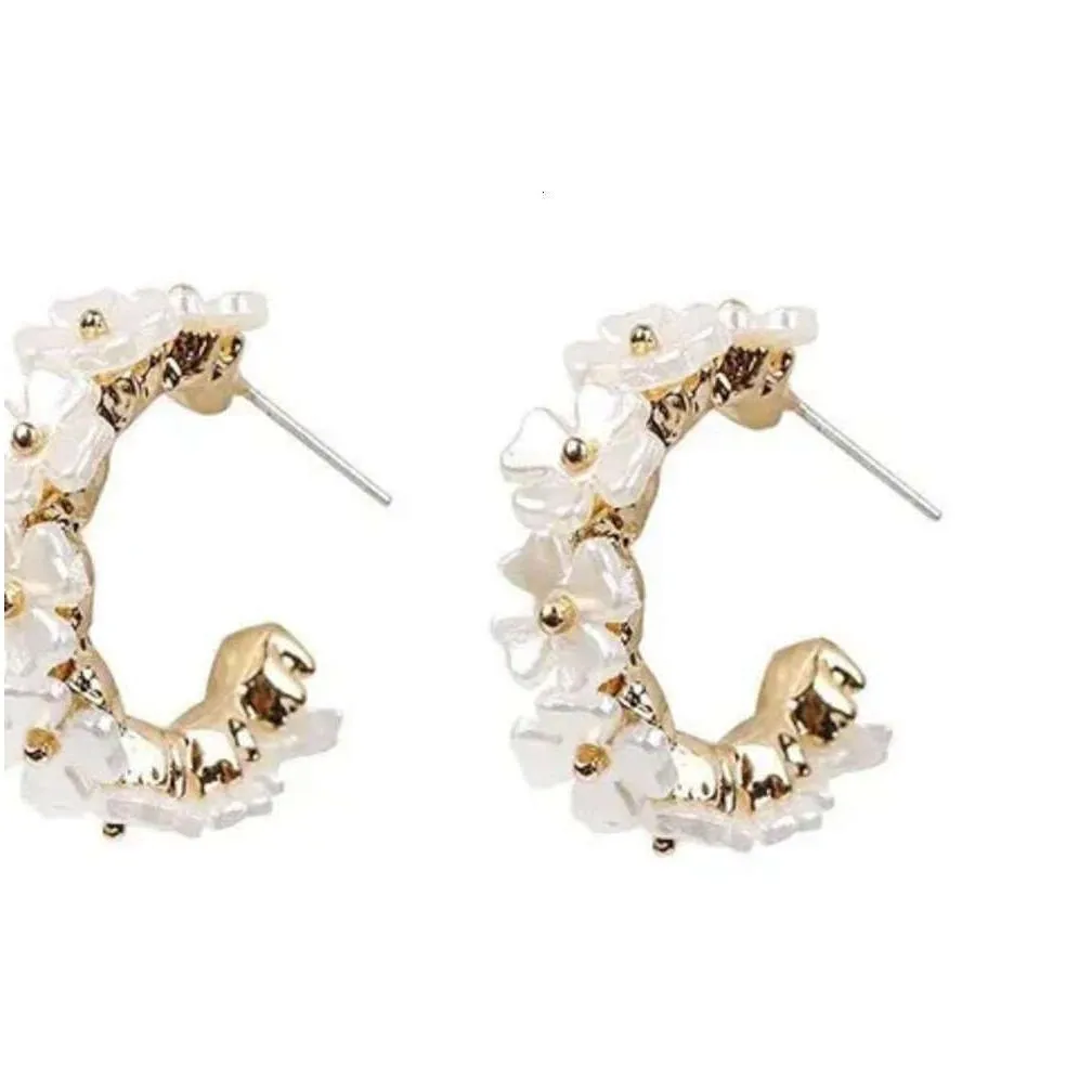 Stud Hoop Earrings 2023 Korean Fashion Jewelry Accessories Wholesale Dainty White Acrylic Shell Pearl Floral Petal Flower For Women P Otgyd