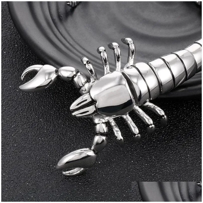 Bracelets 316L Stainless Steel Scorpion Shape Bracelet Bangle Jewelry Men`s Cool Cuff Bracelets Male Punk Jewelry
