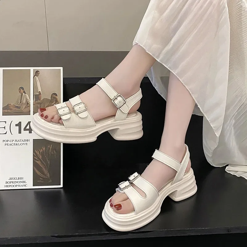 Women Sandals Beach Shoes for Women Summer Heels All-Match Med Clogs Wedge Sandalen Girls Medium Platform Sandalen Outsid 240428