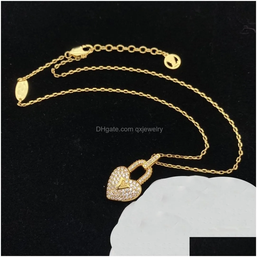 Bracelet & Necklace 2023 Latest Fashion Look -Selling Costume Accessories New Style Pendant Classic Women Men Gift Luxury Necklaces D Dhyuj