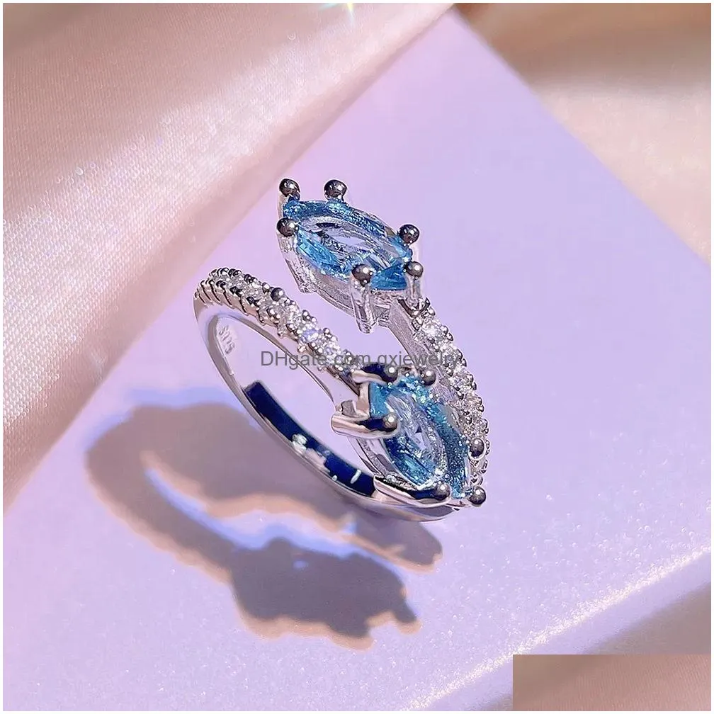 Stud 2023 New Geometry Clover Designer Earrings Womens Bling Blue Diamond Crystal Stone Luxury Ear Rings Earring Earings Necklaces Ni Dh5Yf