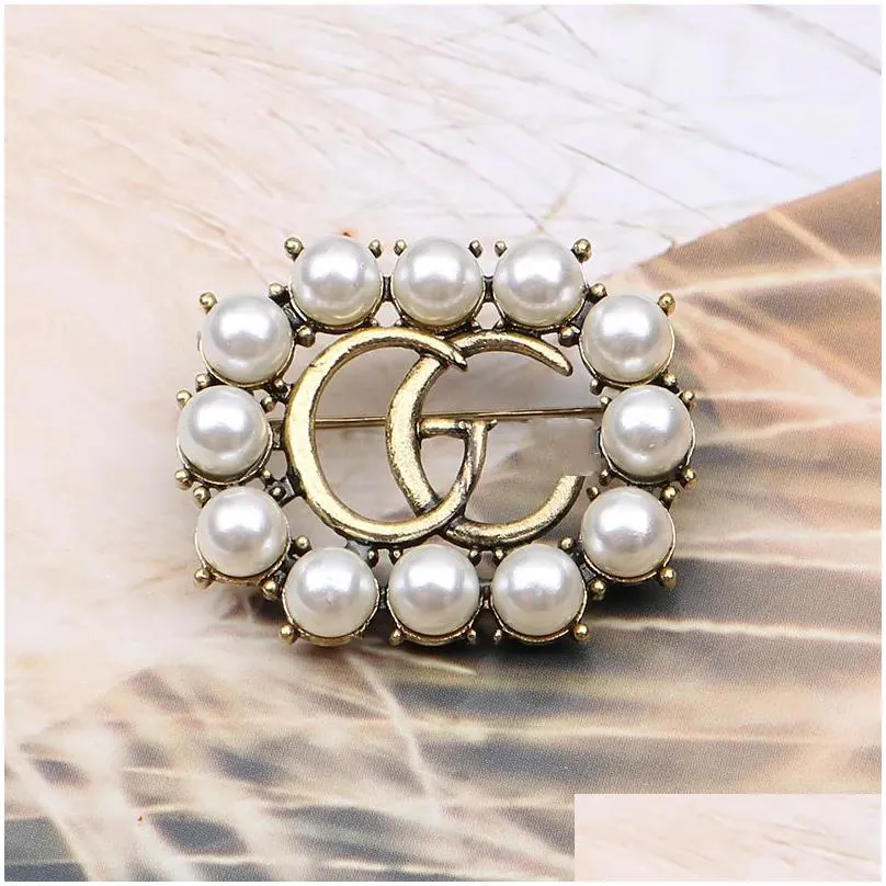 Simple Designer Brand Double Letter Brooches Geometric Bronze Sweater Suit Collar Pin Brooche Fashion Mens Womens Crystal Rhinestone Pearl Brooch Wedding