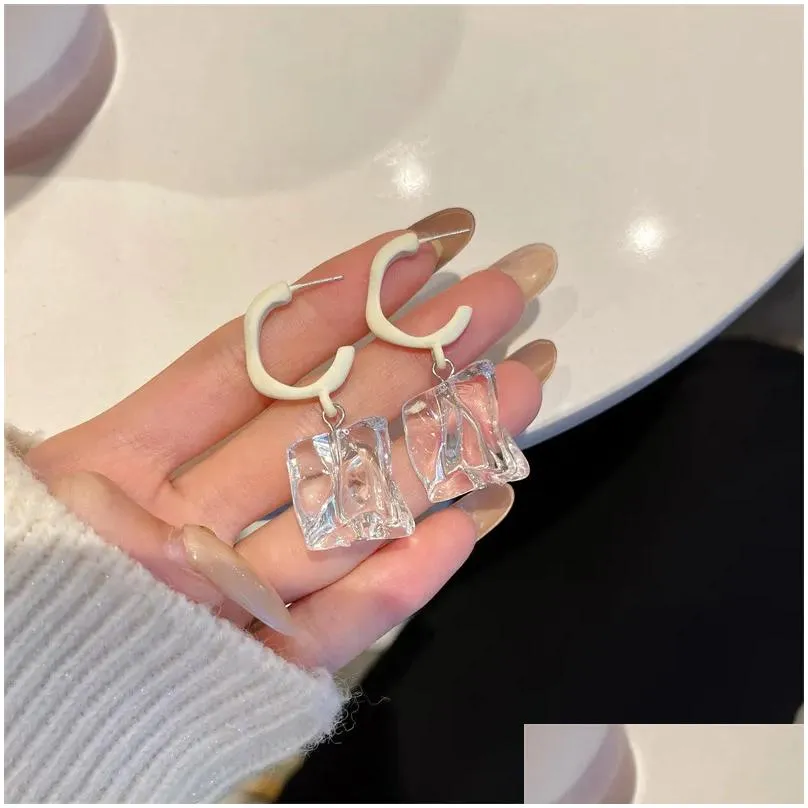 Stud 2024 Earrings C Shape Pendant And Transparent Acrylic Earring South Korean Style Fashionable Sweet Elegant Ms Jewelry Wholesale Otosu