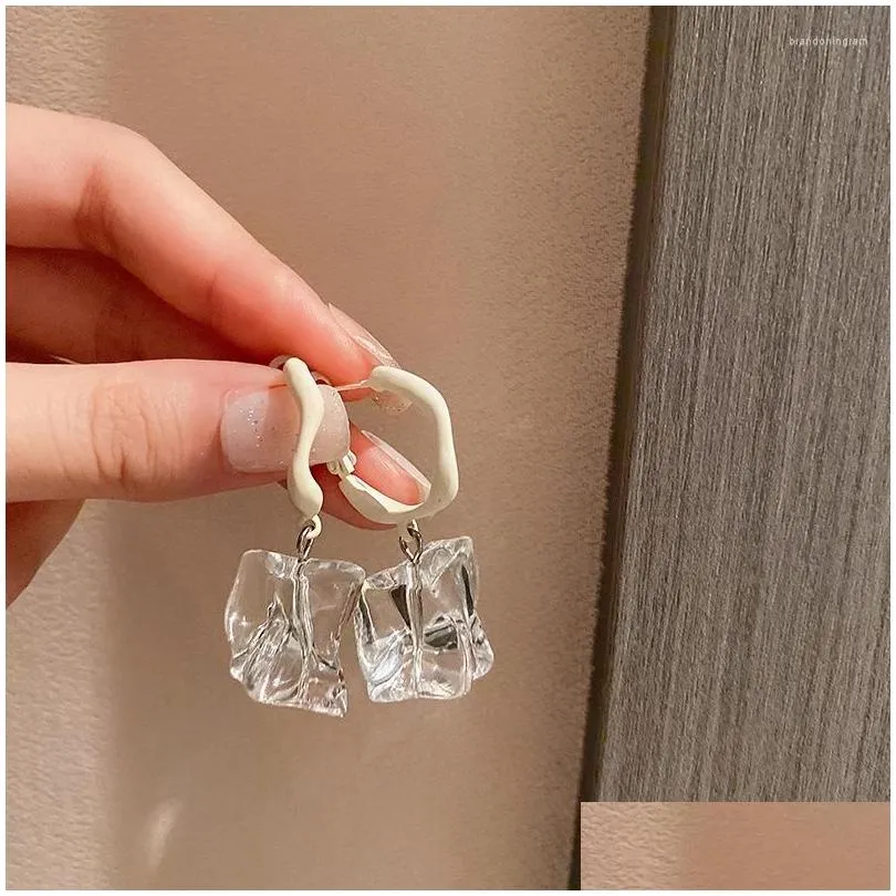 Stud 2024 Earrings C Shape Pendant And Transparent Acrylic Earring South Korean Style Fashionable Sweet Elegant Ms Jewelry Wholesale Otosu