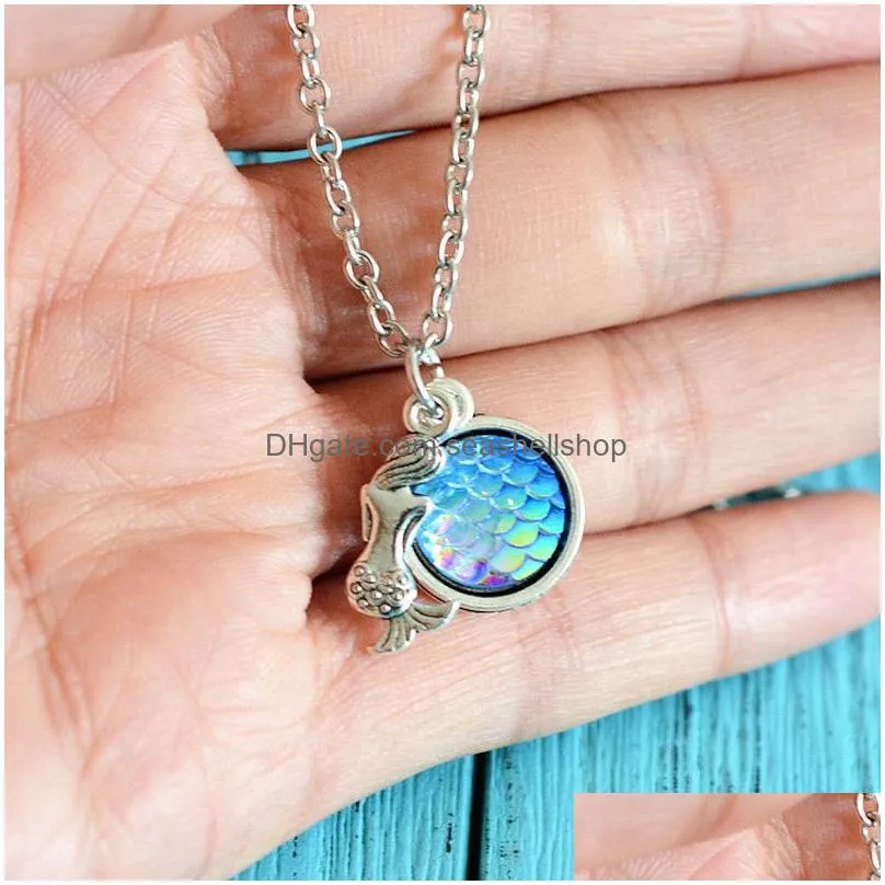 Fashion Mermaid Pendant Necklaces with Silver Link Chain for Women Lady Girls Vintage Fish Scale Resin Choker Jewelry Gifts with Retail OPP Packaging