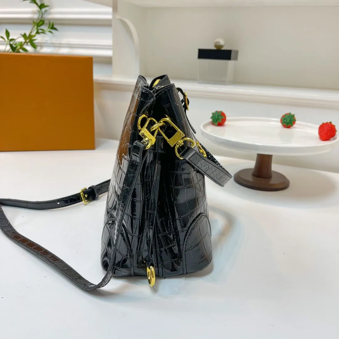 New Square Crossbody Bags For Women Fashion Handbags And Purses Ladies Shoulder Bag Small Top Handle Bags patent leather bucket bag 20*19*11.5cm