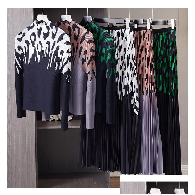 two piece dress fashion two piece set for women autumn new leopard printed stretch miyake pleated tops and a-line big swing long skirt suit