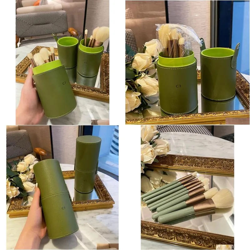 Designer Green Makeup Brush Letter Logo Cylinder Makeup Brush Makeup Tool Set of 8 with Storage Tube Gift Box Girl`s Valentine`s Day Birthday