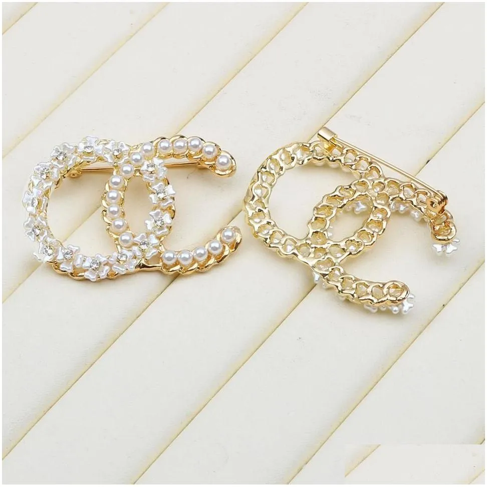 Designer Brooch Brand Letters Diamond Brooches Pin Geometric Luxury Charm Crystal Rhinestone Pearl Pins for Women Clothing Decoration Jewellery