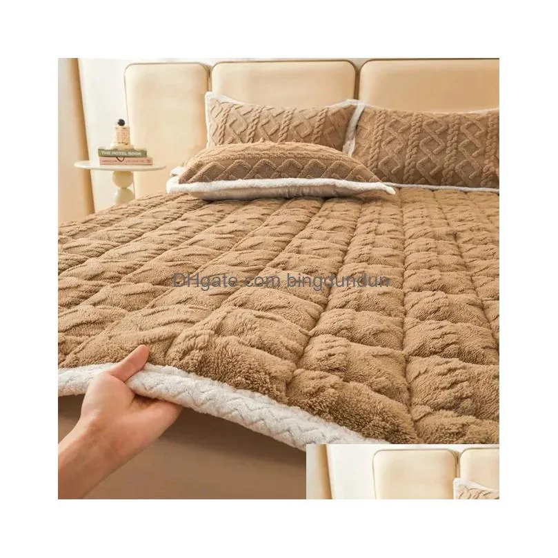 Bedding sets Quilted Mattress Pad for Winter Fleece Thick Warm Blanket Beds Solid Color Coral Bed Pads Single Queen King 231202