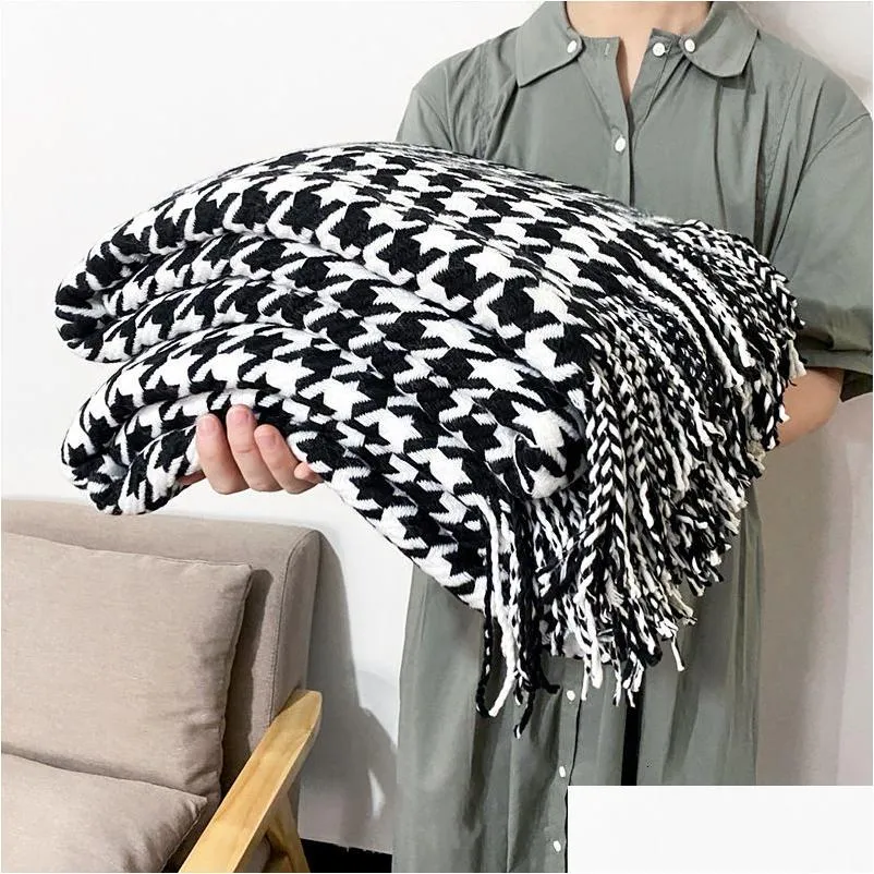 Blanket Modern Simple Throw Black and White Houndstooth Decor Sofa Homestay el Bed Towel Flag Soft Scarf Tassel 230809