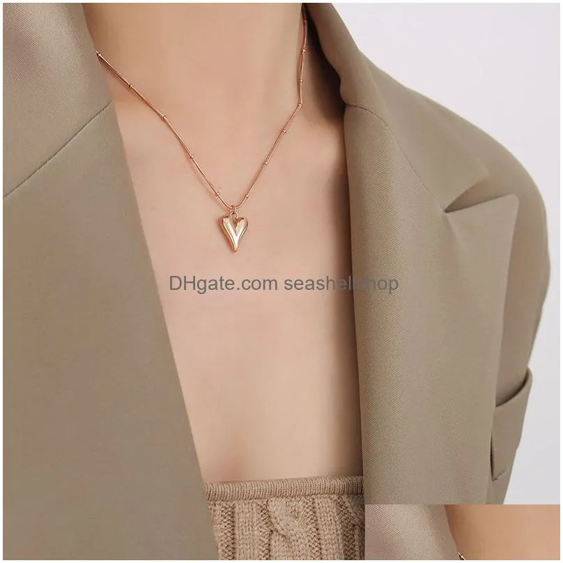 Trendy and cool style light luxury fashionable and minimalist love necklace titanium steel plated 18K real gold necklace