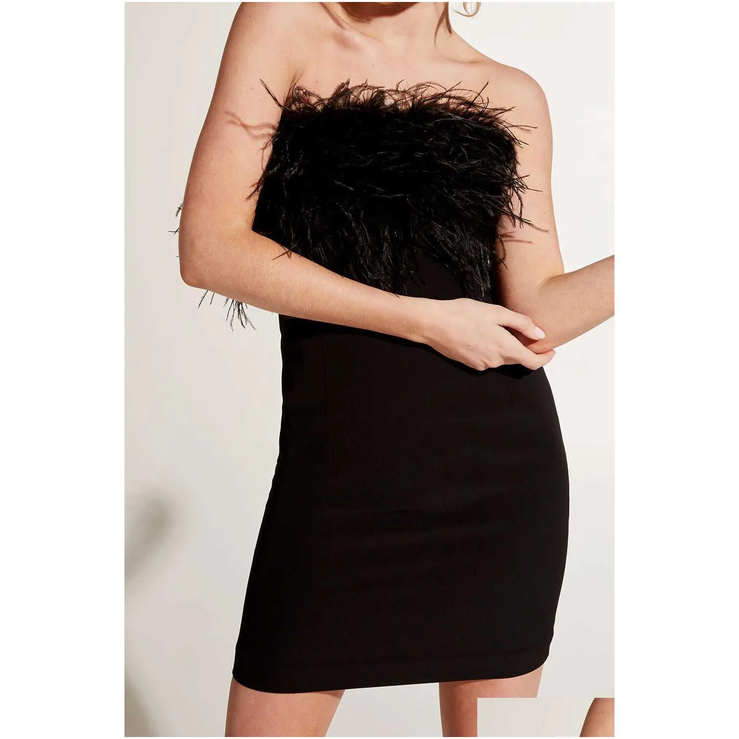 2022 summer new women`s strap dress black feather decoration off shoulder sleeveless slim fitting mini party evening dress