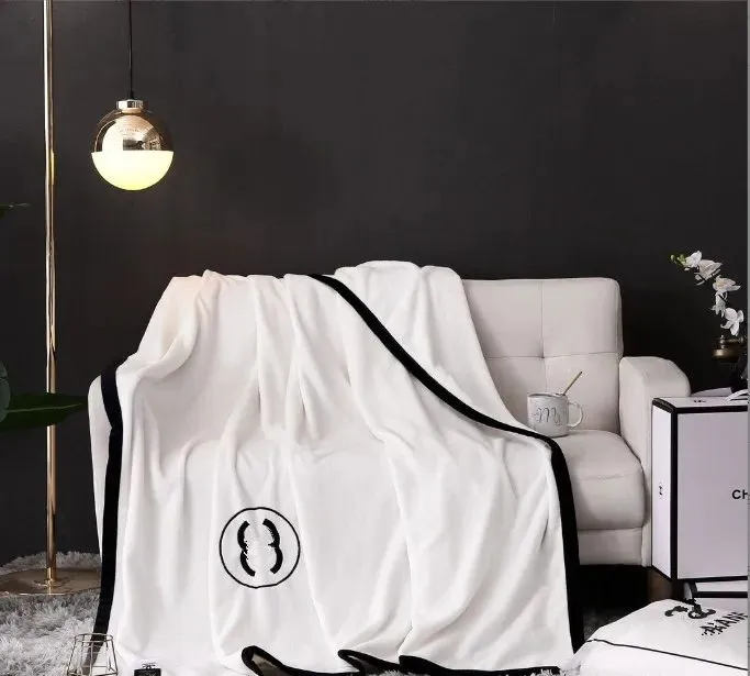 Designer White Blanket Facecloth Material With Letters Throw Blanket With Gift Box For Christmas Travel Airconditioning Soft Shawl Sofa Bed Winter Autumn Best