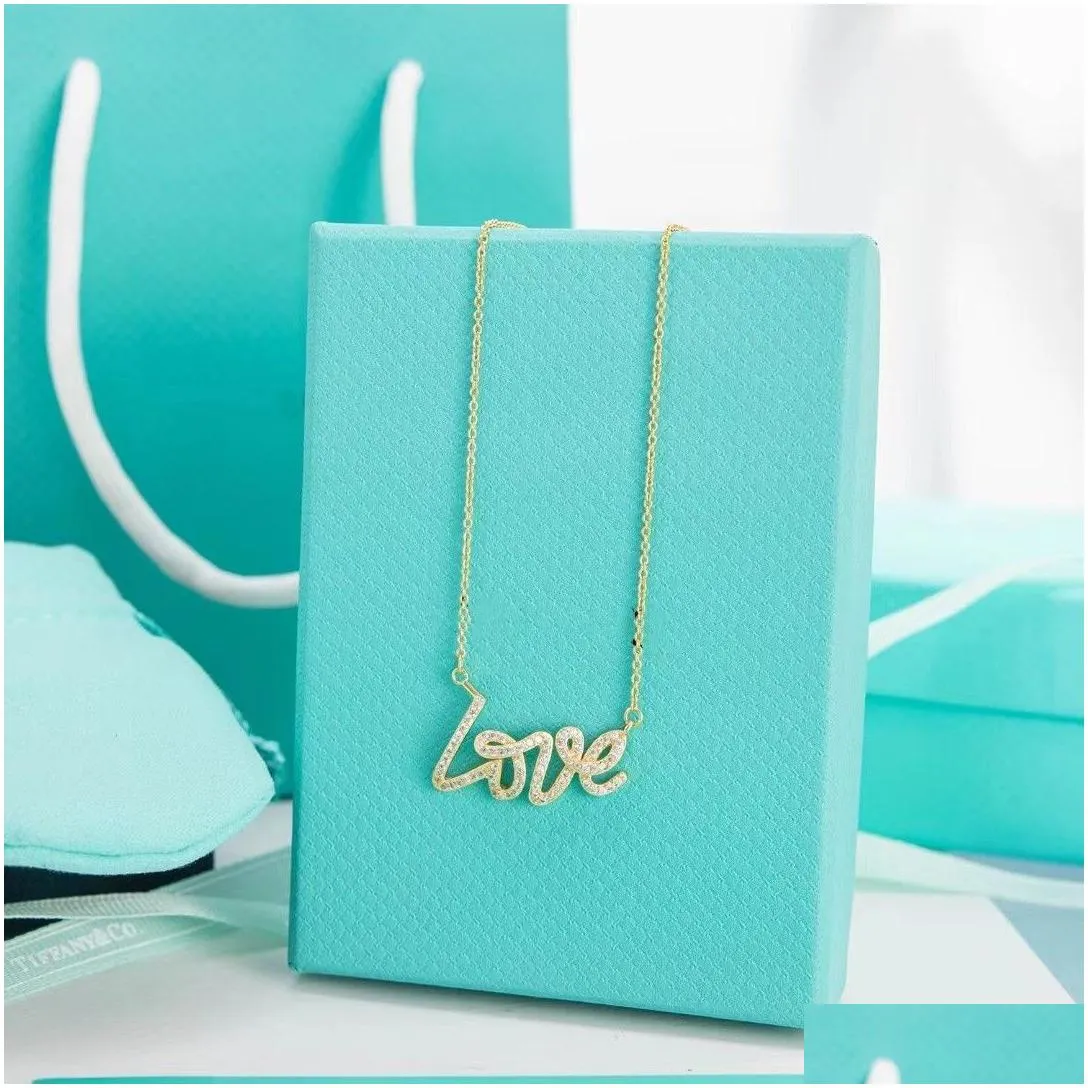  High-end love necklace luxury designer women`s pendants European and American 18K gold jewelry gift factory wholesale