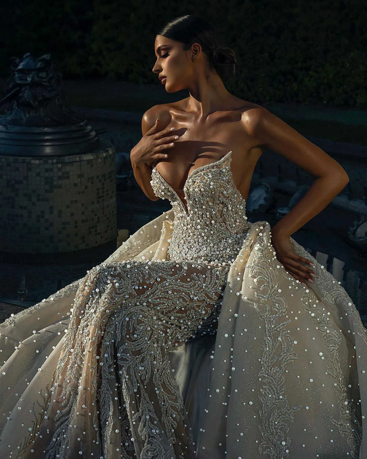 Luxury Pearls Wedding Dresses Strapless Bridal Gowns with Detachable Train Appliques Sleeveless Custom Made Bride Dress Vestidos De Novia