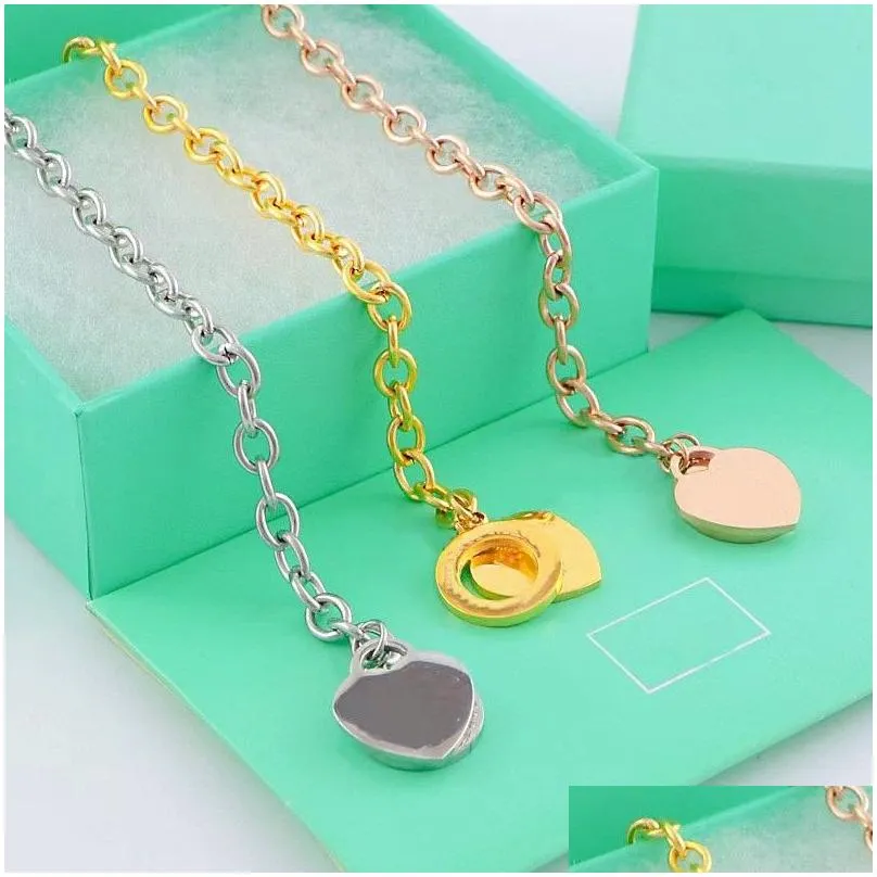 Pendant Necklaces Fashion Designer Womens Necklace Bracelet Charm Heart Set 18K Gold Jewelry Girl Valentines Day Love Gift 316L Stainl Dhzzc
