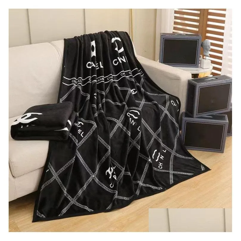 Black Designer Blanket White Letter Logo Leisure Travel Shawl Blanket Office Air Conditioning Cover Europe Plaid Blanket Gift Box Decorative