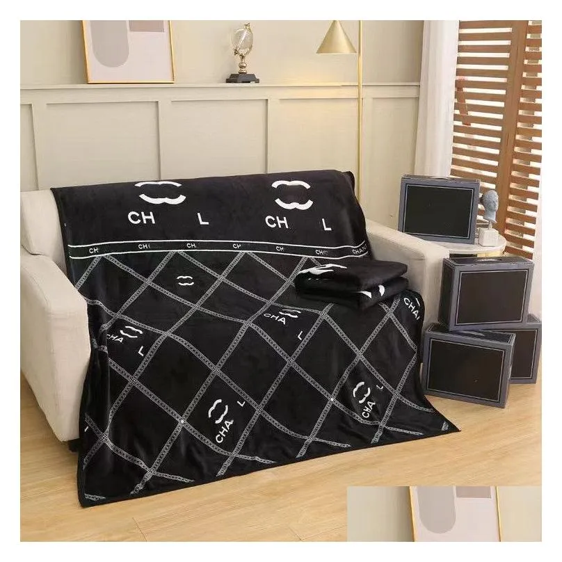 Black Designer Blanket White Letter Logo Leisure Travel Shawl Blanket Office Air Conditioning Cover Europe Plaid Blanket Gift Box Decorative