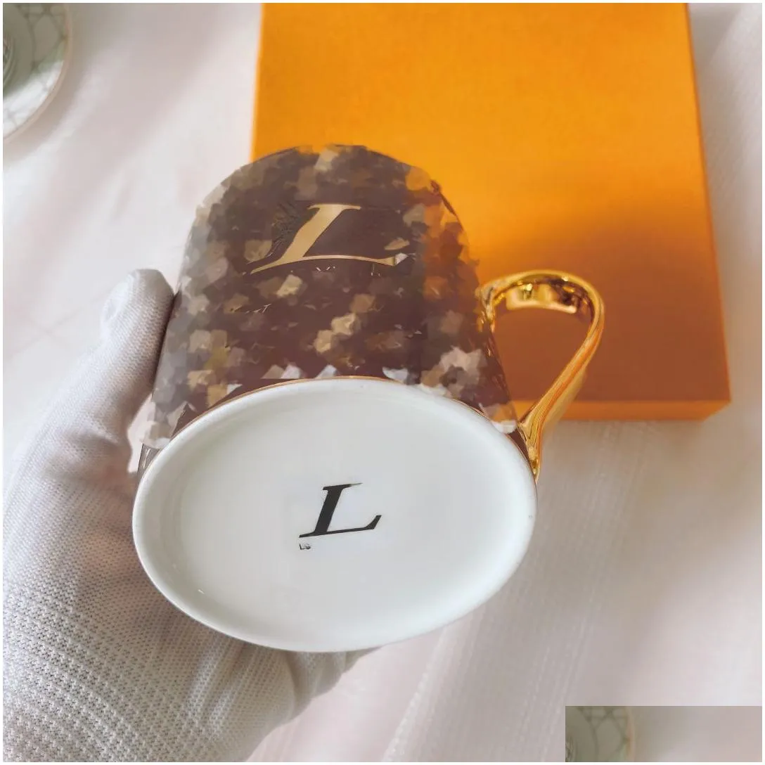 Designer Mug Classical Brown L with Letters and Flowers Printed V Brand Mug with Box Fesitval Gifts