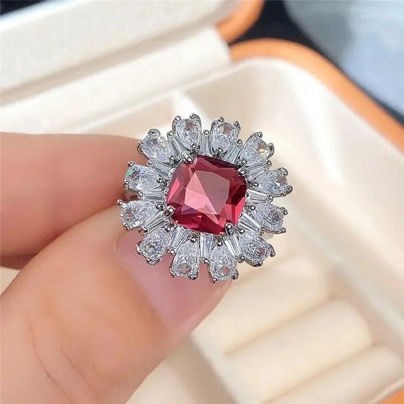 Cluster Rings Luxury Flower Shaped Red Cubic Zirconia Ladies Shiny Finger Accessories Anniversary Party Gifts Premium Jewelry