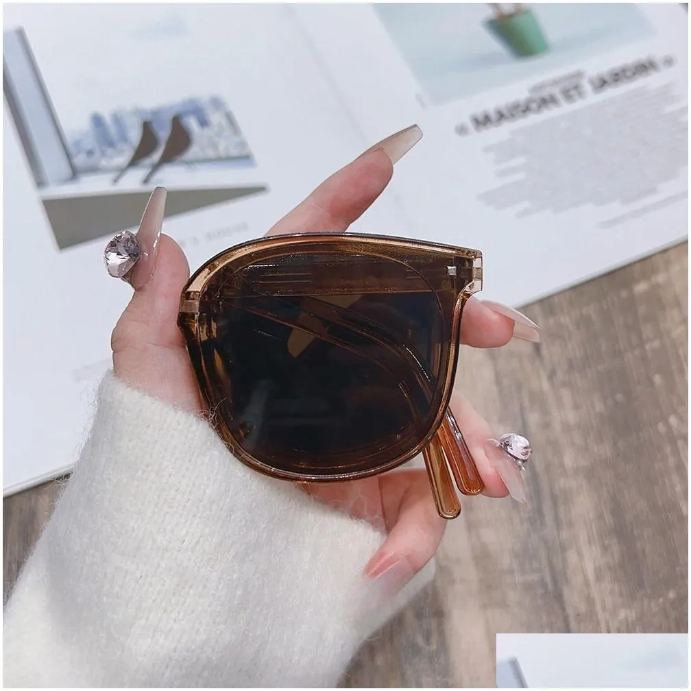 New Foldable Outdoor Sunglasses Instagram Women`s High-end Sunglasses UV Resistant Sunglasses