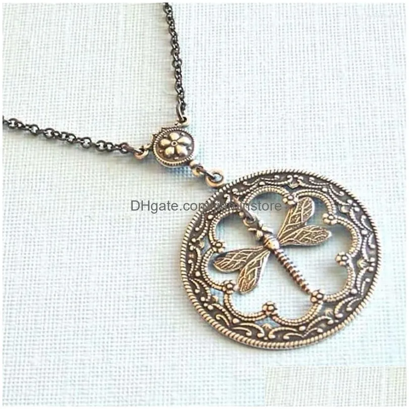 Pendant Necklaces Dragonfly Round Pendants Chokers Necklace Vintage Personalized Textured Accessories Party Gift Jewelry For Women