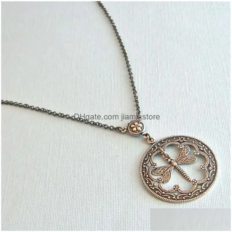 Pendant Necklaces Dragonfly Round Pendants Chokers Necklace Vintage Personalized Textured Accessories Party Gift Jewelry For Women