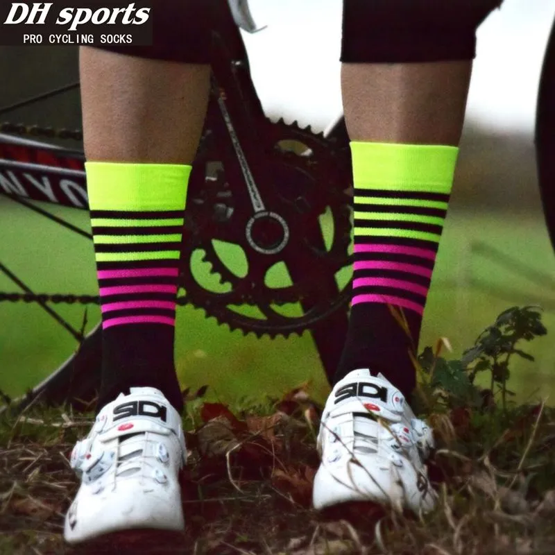 DH Sports 2017 New Comfortable Breathable Pro Cycling Socks Men Women Bicycle Outdoor Bike Riding Socks Quality Climbing Runnin
