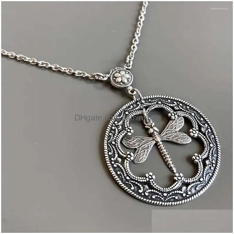 Pendant Necklaces Dragonfly Round Pendants Chokers Necklace Vintage Personalized Textured Accessories Party Gift Jewelry For Women