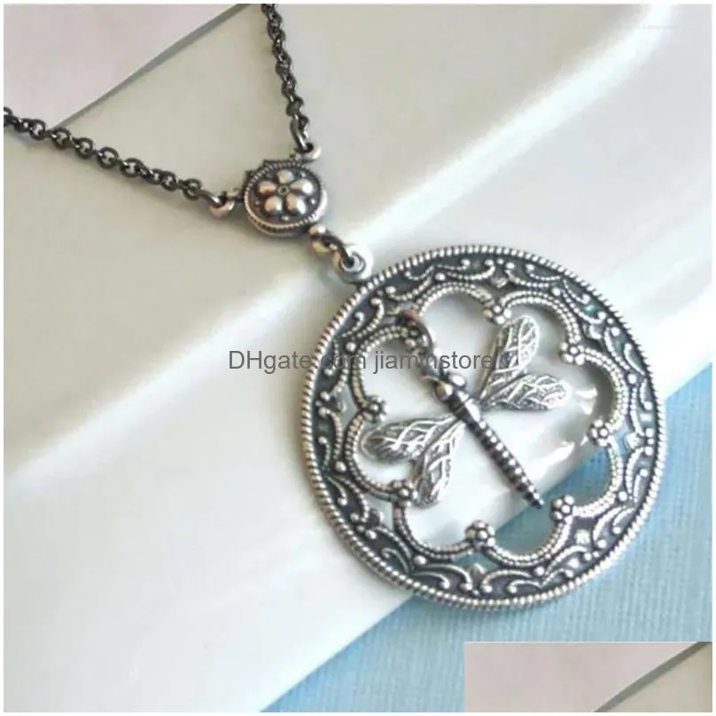 Pendant Necklaces Dragonfly Round Pendants Chokers Necklace Vintage Personalized Textured Accessories Party Gift Jewelry For Women