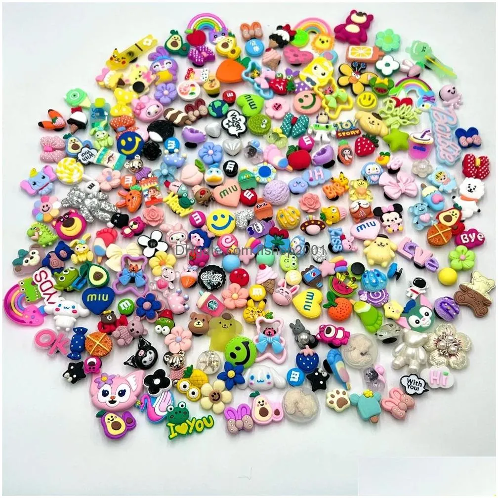 boxes 10pcs 50pcs blind box lovely shoe accessories cartoon jewelry random clog charts jibz decorations diy detachable