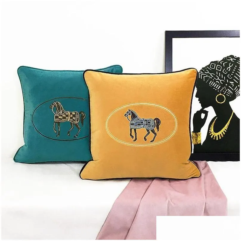 Cushion/Decorative Pillow Luxury Living Room Sofa Decorative Case Embroidered Horse Cushion Er El Bedroom Bedside Square Drop Deliver Dh5Tz