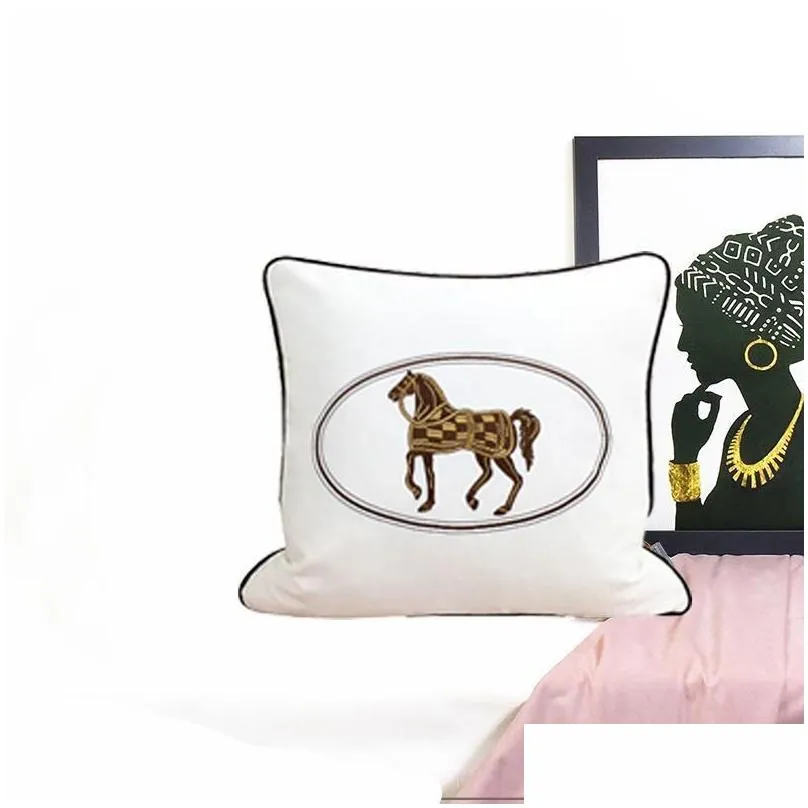 Cushion/Decorative Pillow Luxury Living Room Sofa Decorative Case Embroidered Horse Cushion Er El Bedroom Bedside Square Drop Deliver Dh5Tz