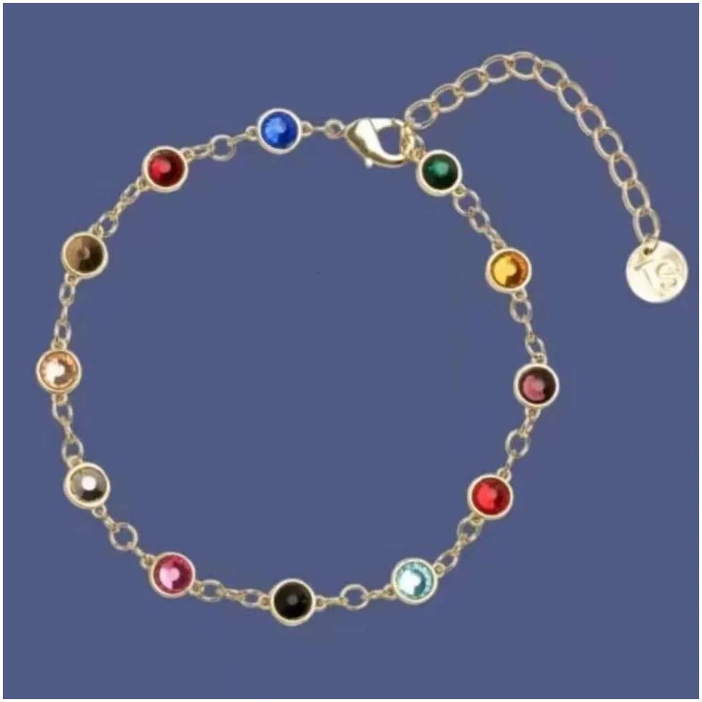 Moldy bracelet Taylor Swift`s moldy bracelet with new colored diamond jewelry.