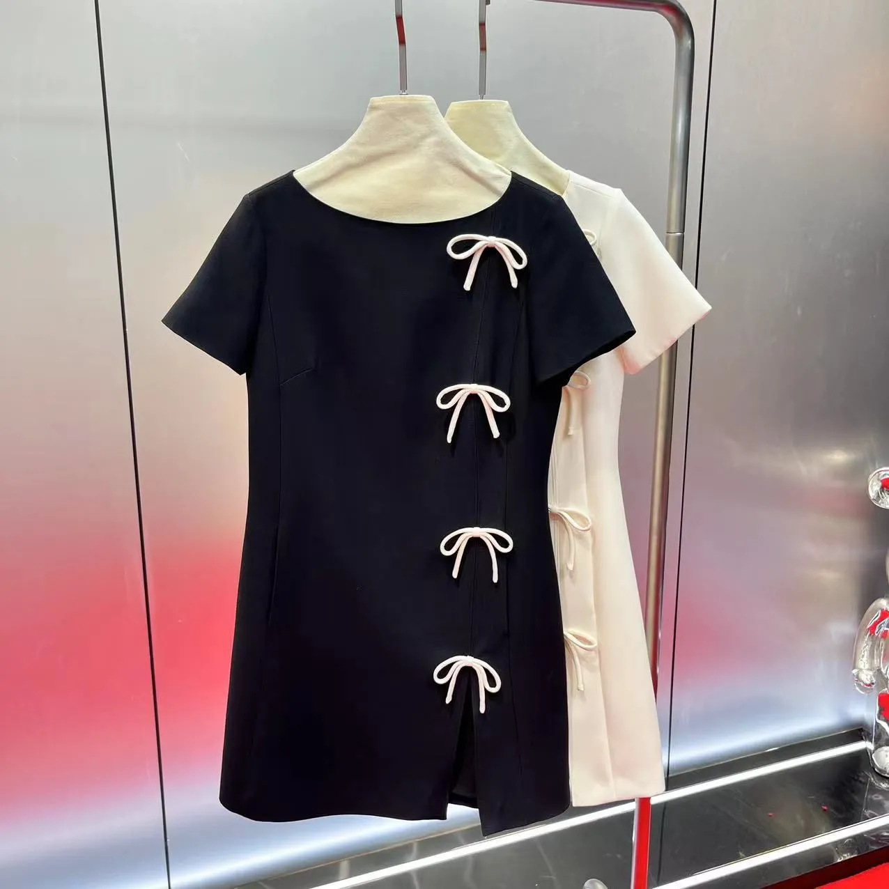 1027 XL 2023 Milan Runway Autumn Dress Short Sleeve White Black Brand Same Style Empire Womens Fashion High Quality 20215921